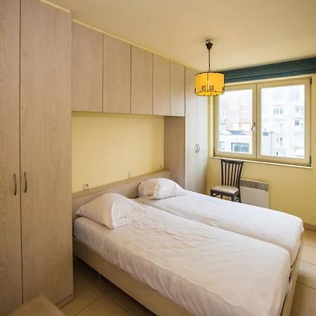 With 2 Bedrooms And 2 Bathrooms *