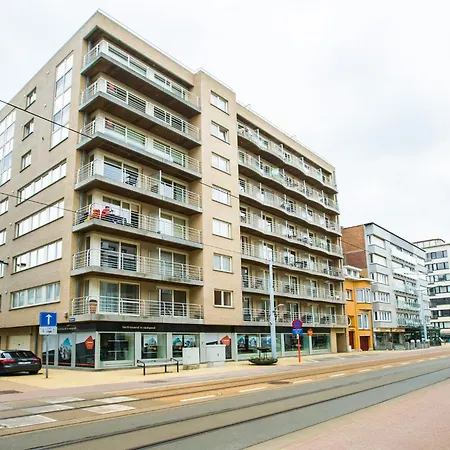 With 2 Bedrooms And 2 Bathrooms Apartment