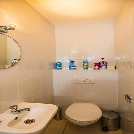 With 2 Bedrooms And 2 Bathrooms *